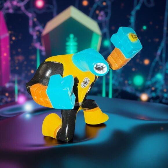 2011 Yellow Fear Low Alien Action League Action Figure 2.5” - Picture 1 of 7